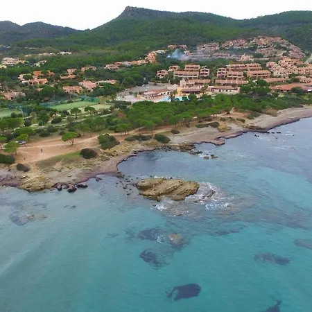 Porto Corallo Vista Mare 펜션 *